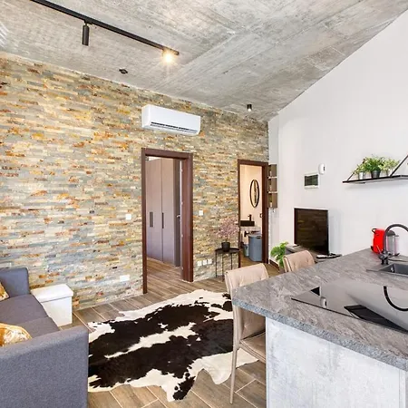 Charming, Quiet Swieqi Maisonette With Private Entrance דירה