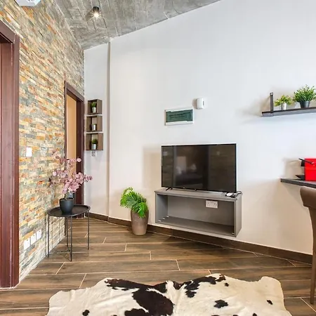 Charming, Quiet Swieqi Maisonette With Private Entrance Is-Swieqi