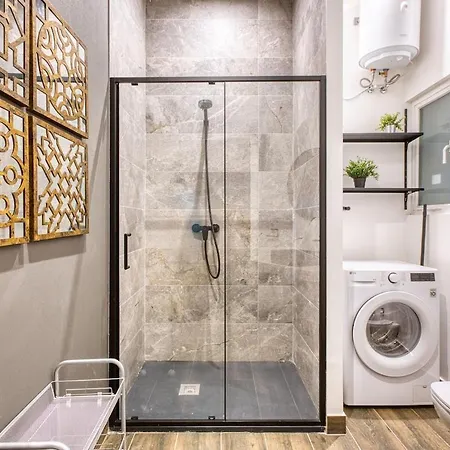 Charming, Quiet Swieqi Maisonette With Private Entrance דירה *