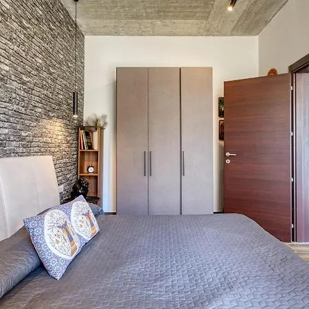 Charming, Quiet Swieqi Maisonette With Private Entrance דירה *