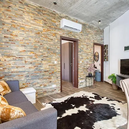 Charming, Quiet Swieqi Maisonette With Private Entrance דירה