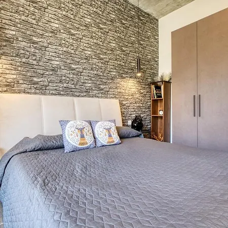 דירה Charming, Quiet Swieqi Maisonette With Private Entrance